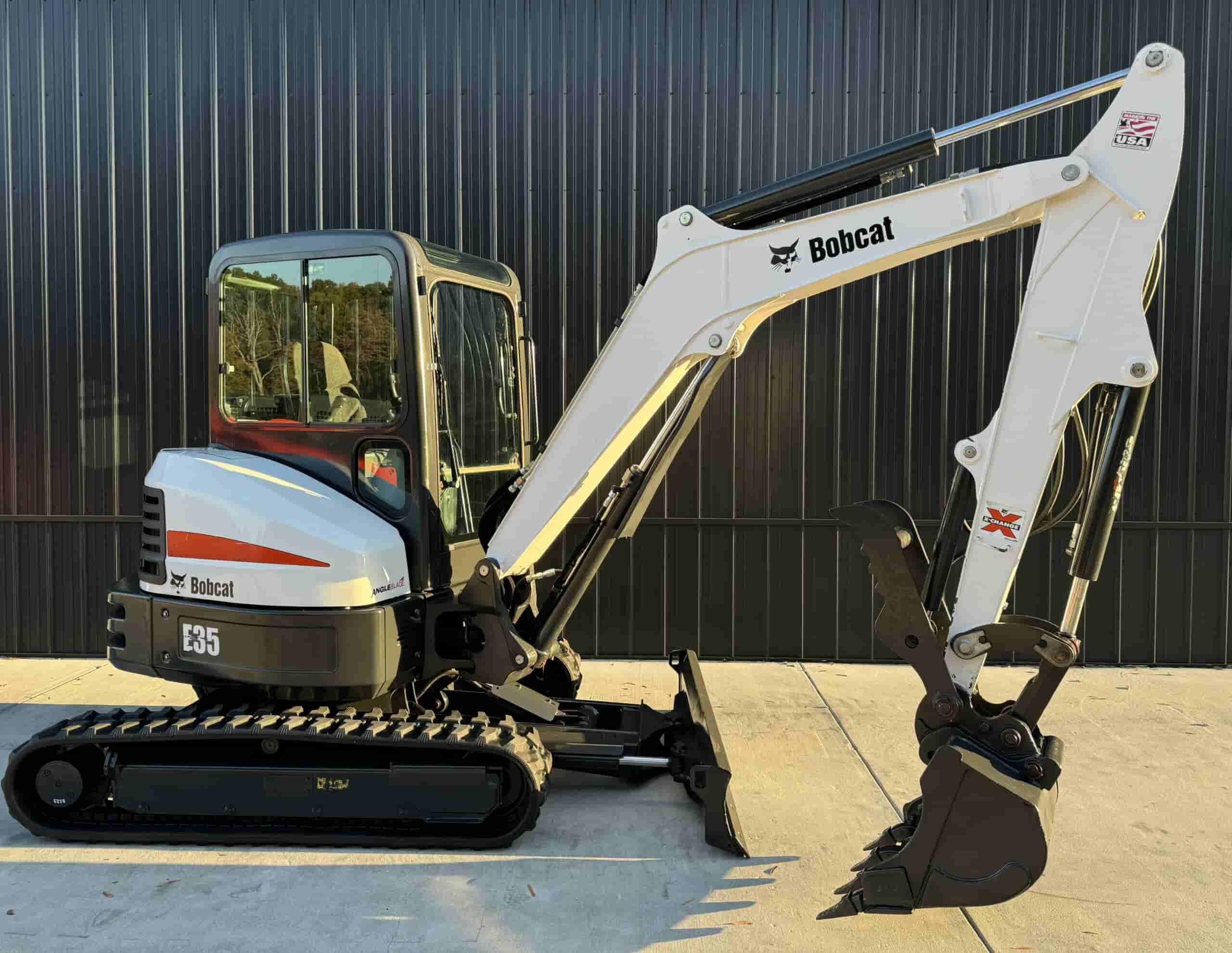 2017 BOBCAT E35
